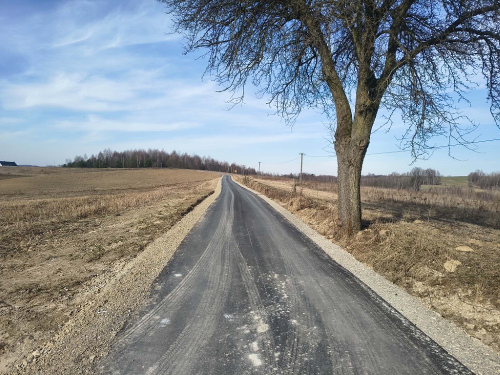 Droga wewnętrzna w miejscowości Bardo