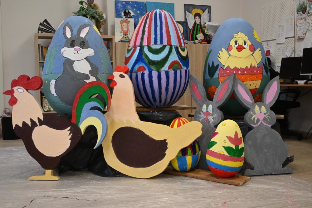 Na zdjęciu zostały przedstawione pracę wielkanocne przygotowane przez dzieci trzecich klas szkół podstawowych